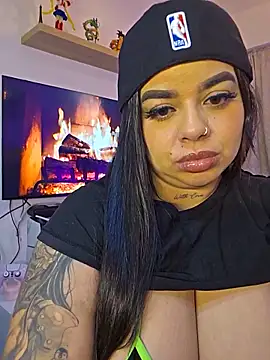 MiahJoness webcam
