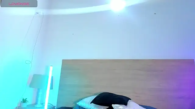 LaraRous webcam