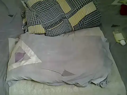 Pearl_petite webcam