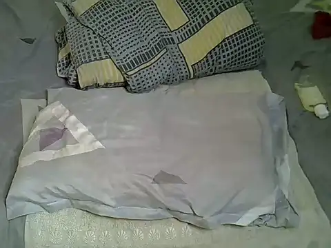 Pearl_petite webcam