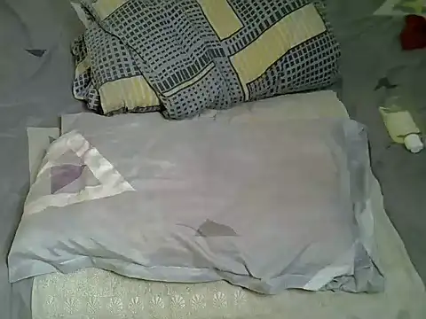 Pearl_petite webcam