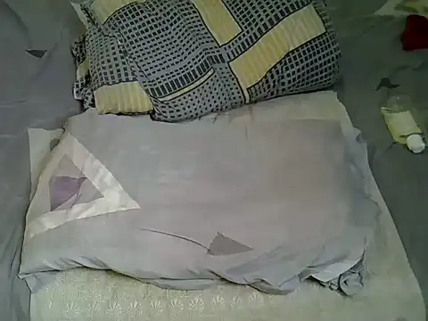 Pearl_petite webcam