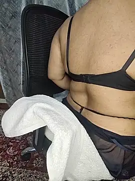 Curvy_Pooja webcam