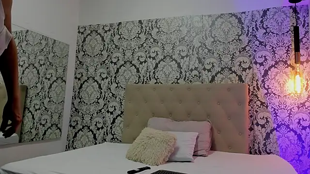 Stefany_Serna's room