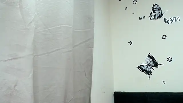 liz7skinny live cam on StripChat