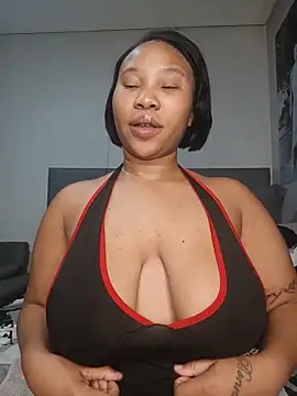 DrippinCaramelCutie webcam