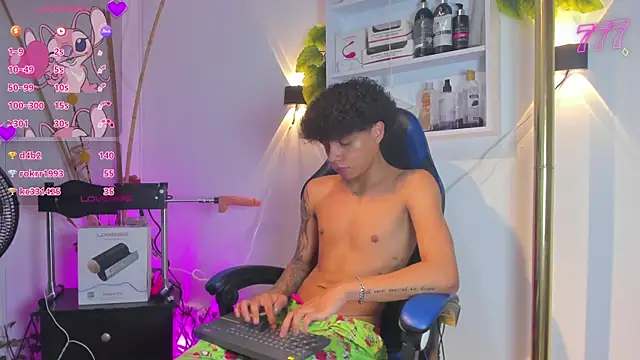 _taylor_black webcam