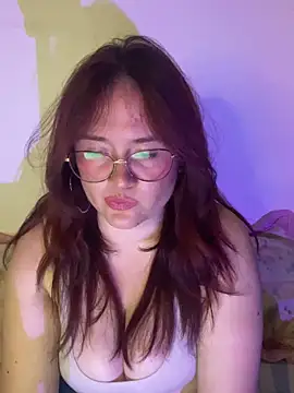 AliaMiller_ webcam