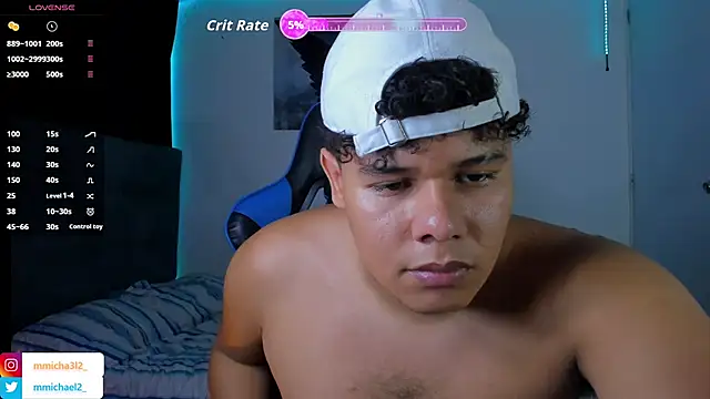 michael_iron live cam on StripChat
