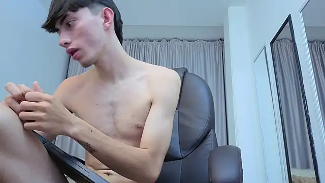 Caled_Saenz live cam on StripChat