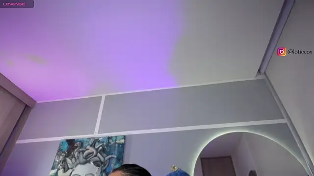 Lotie_Cox webcam