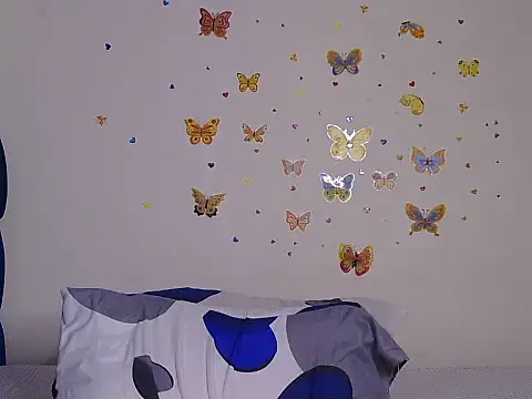 PinkKissess webcam