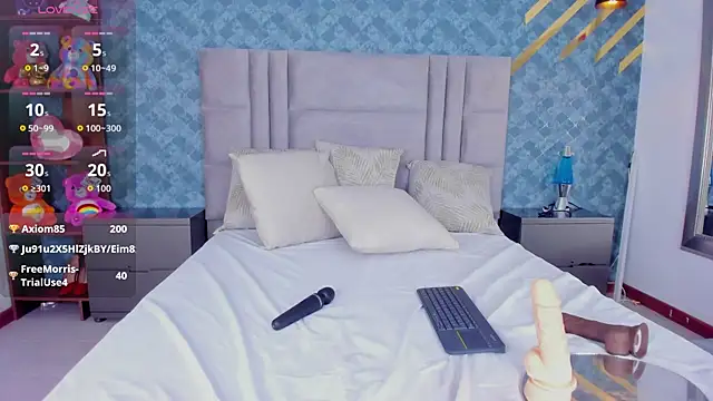 NiiaMoore webcam