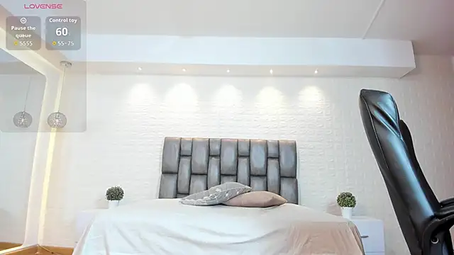 arianarousee webcam