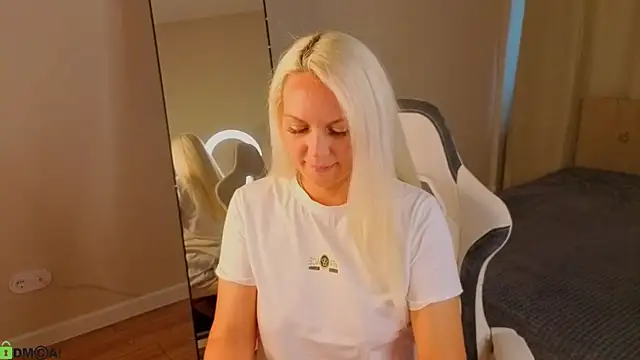 April_Nelson webcam