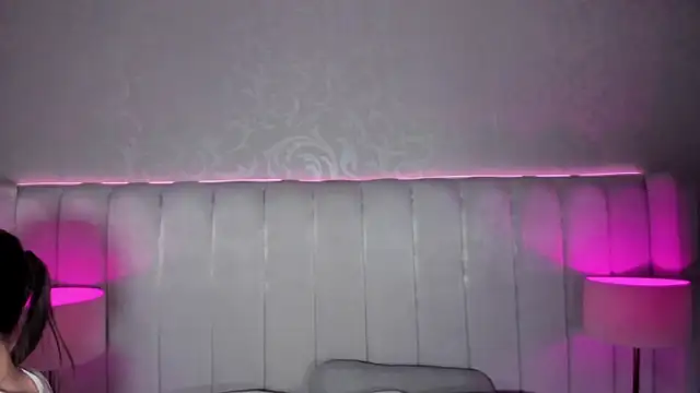 MadeleynRose webcam