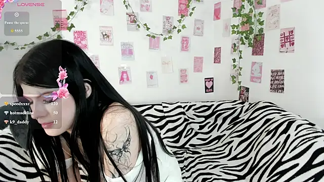 Kiss_Me_Kessy webcam