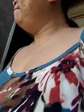 Sweetlorie_83 live cam on StripChat