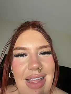 CurvyGirlMyla webcam