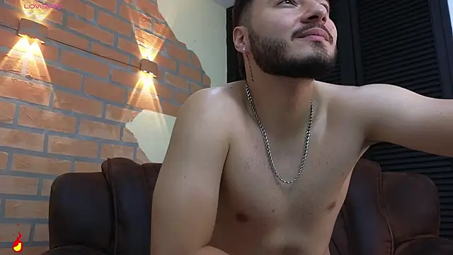 Brandon_01 live cam on StripChat