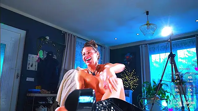 AmidaChris webcam