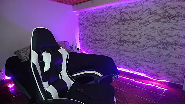 Camila_IRoose webcam