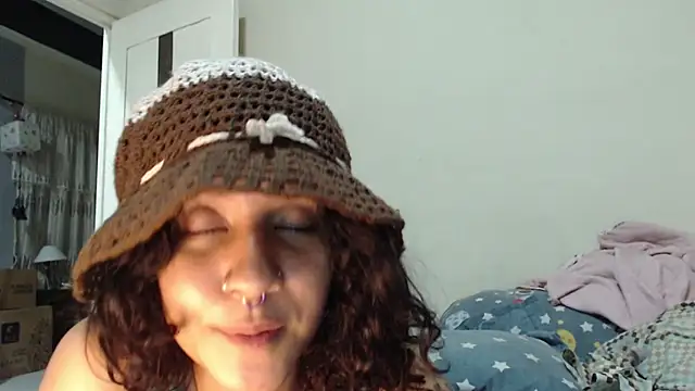 AlinaWoolf_ webcam