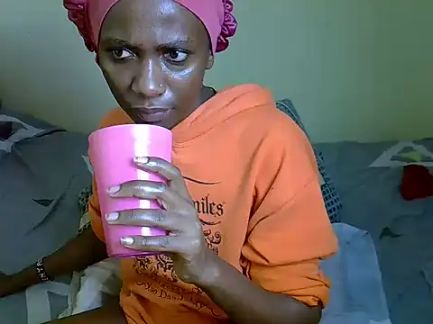 Pearl_petite webcam