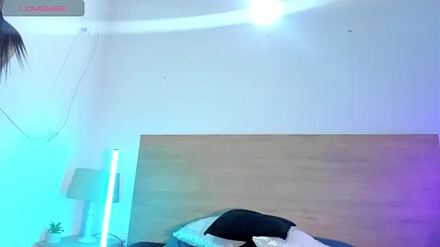 LaraRous webcam