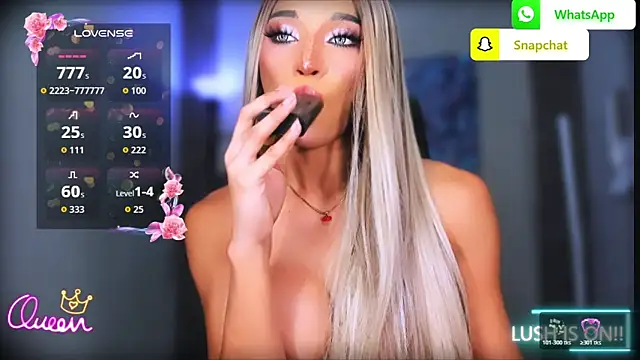 UrDominantBella live cam on StripChat