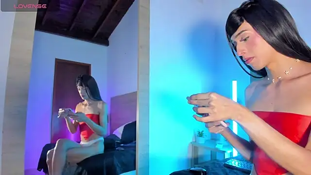 LaraRous webcam