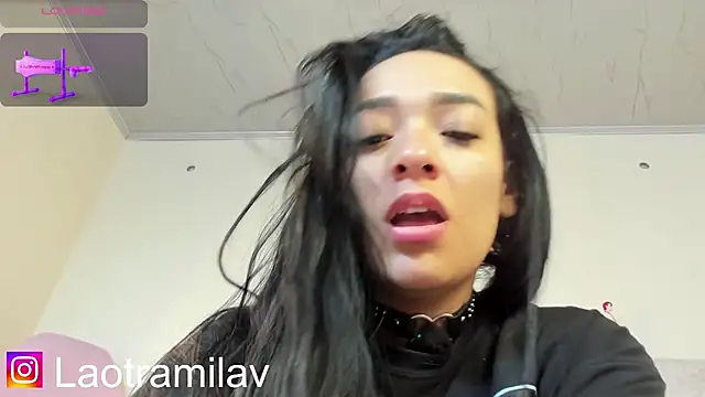 MilaVelour webcam