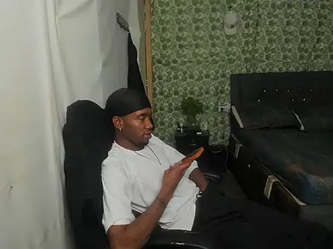 Kofi_exotic_2 webcam