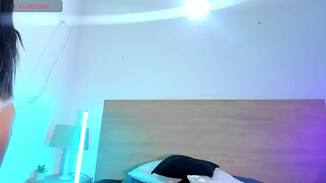 LaraRous webcam