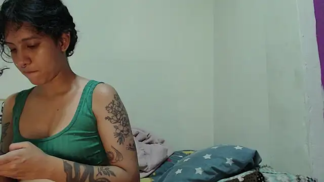 AlinaWoolf_ webcam