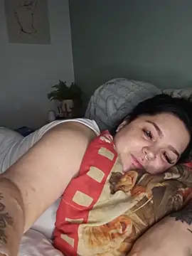 Saucy-Serenity live cam on StripChat