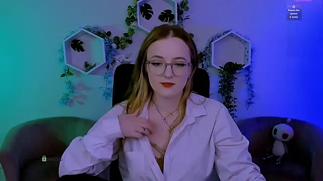 luna_berryy webcam