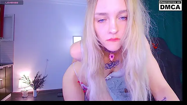 Aliceglass__ webcam