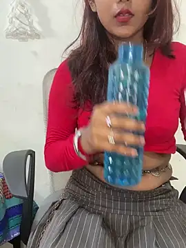 Nomi_5 webcam