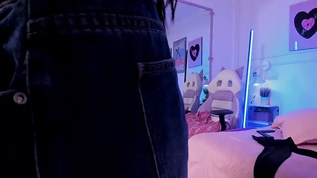 Watch Sharon_Adamss live on EroticFlix - High definition streams