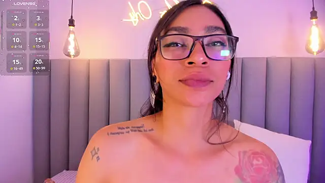 Leamonroe__ webcam