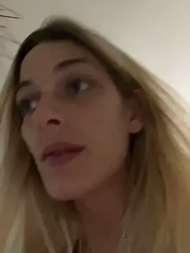 Bellalolahot webcam