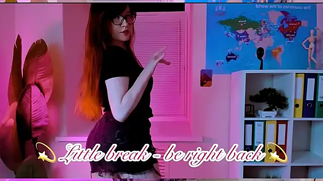CarolGiggly live cam on StripChat
