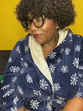 BoobsQueeen webcam
