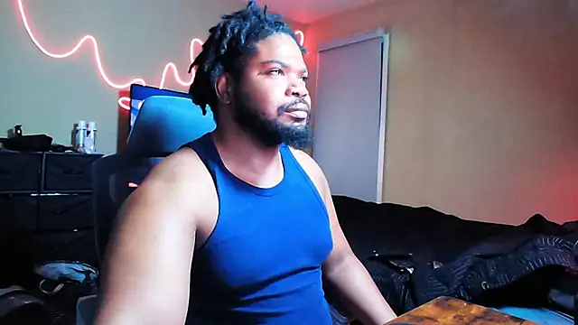 rogue42911 live cam on StripChat