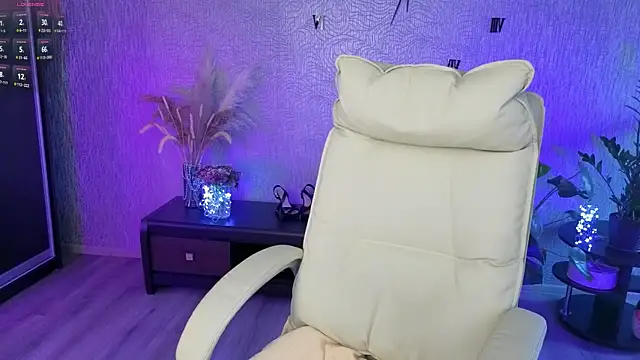 NikkiiStill live cam on StripChat