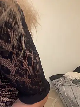 samia42 live cam on StripChat