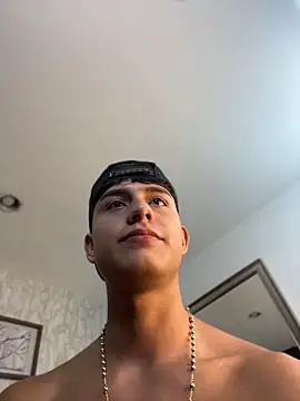 Lander_Cruz live cam on StripChat