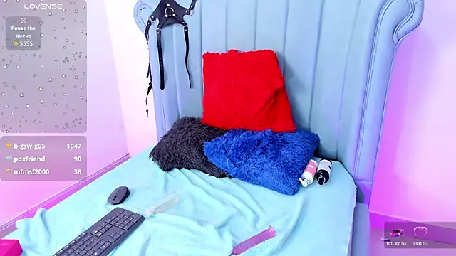 TallSnuSnu live cam on StripChat