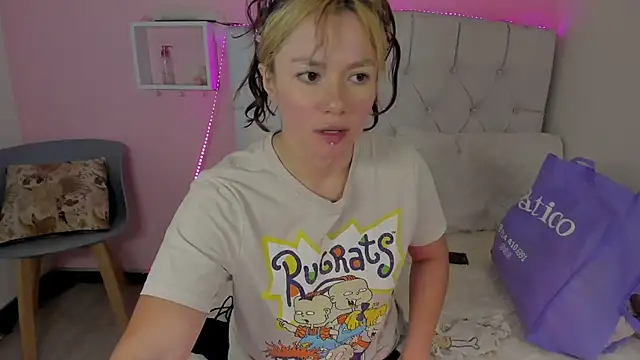 18candys live cam on StripChat